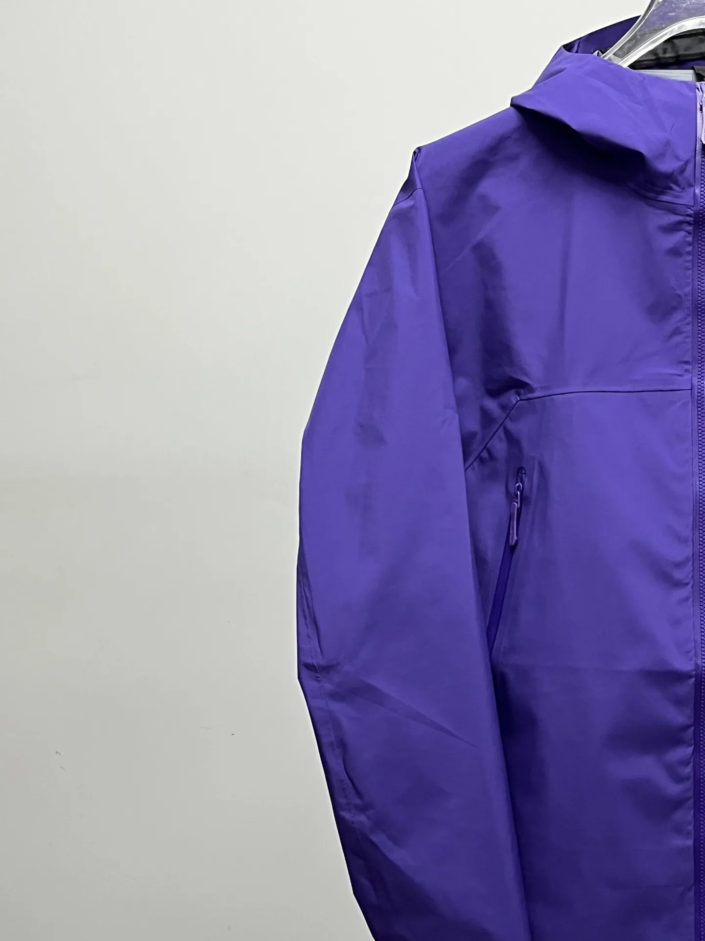 Beta GORE-TEX Hooded Shell Jacket D36023943 — view 4