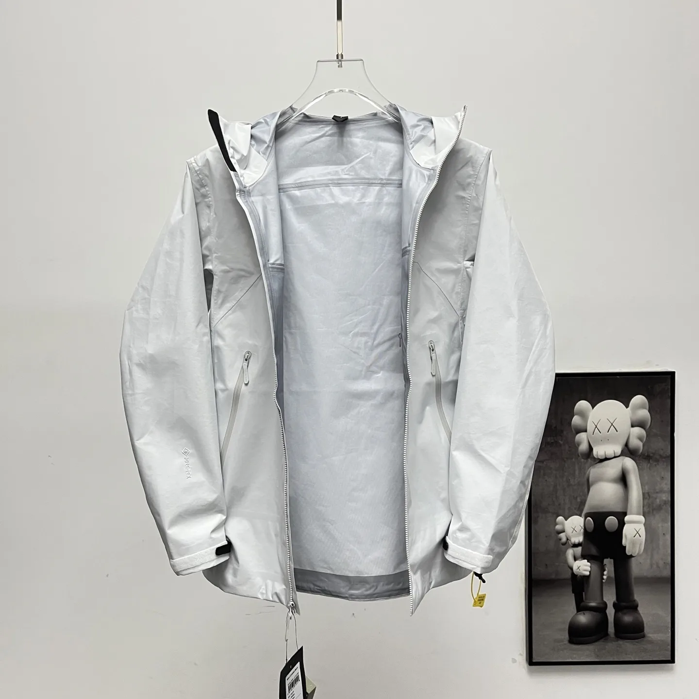 Beta GORE-TEX Hooded Shell Jacket D36023933 — view 7