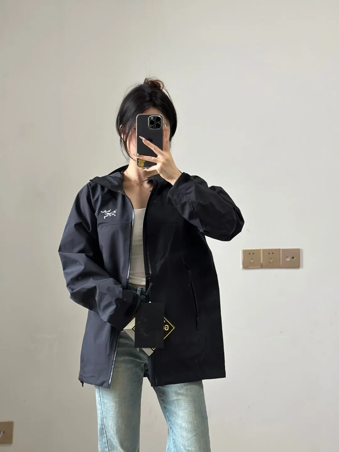 Beta GORE-TEX Hooded Shell Jacket D36023930 — view 3