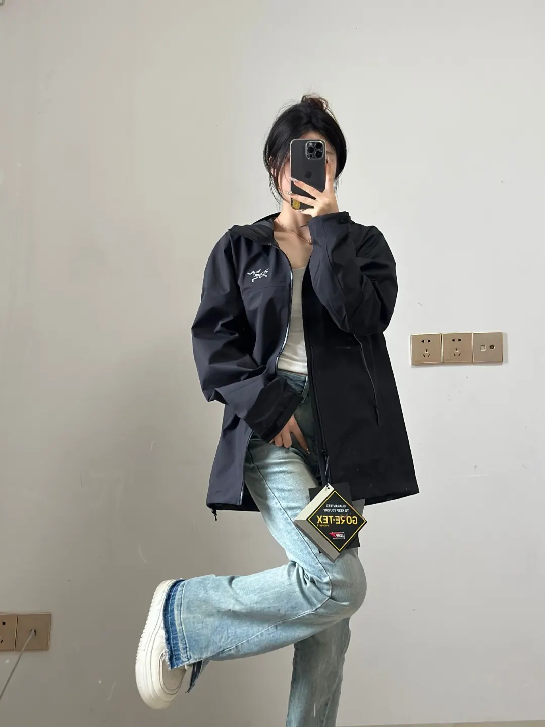 Beta GORE-TEX Hooded Shell Jacket D36023930 — view 4