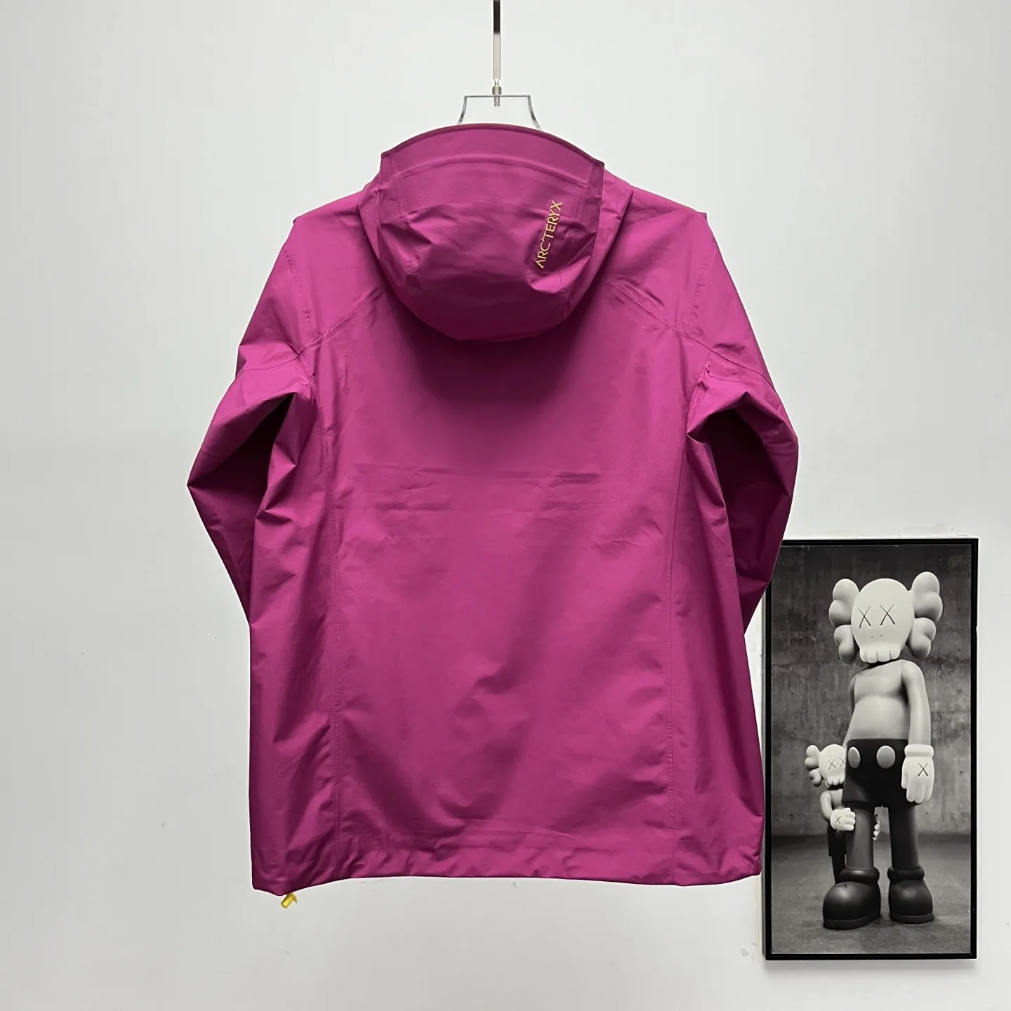 Beta GORE-TEX Lightweight Hooded Shell Jacket D36023941 — view 3