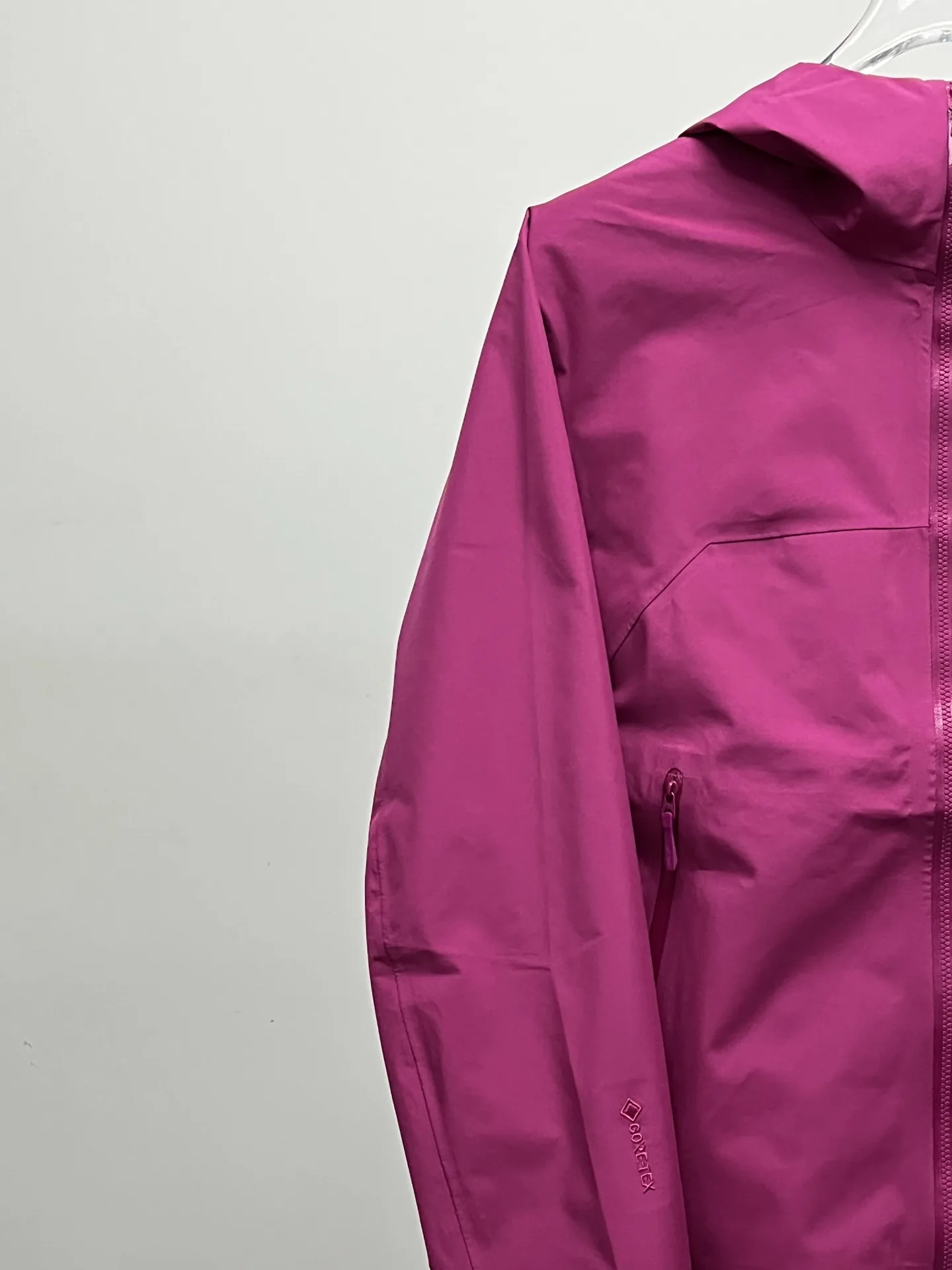 Beta GORE-TEX Lightweight Hooded Shell Jacket D36023941 — view 4