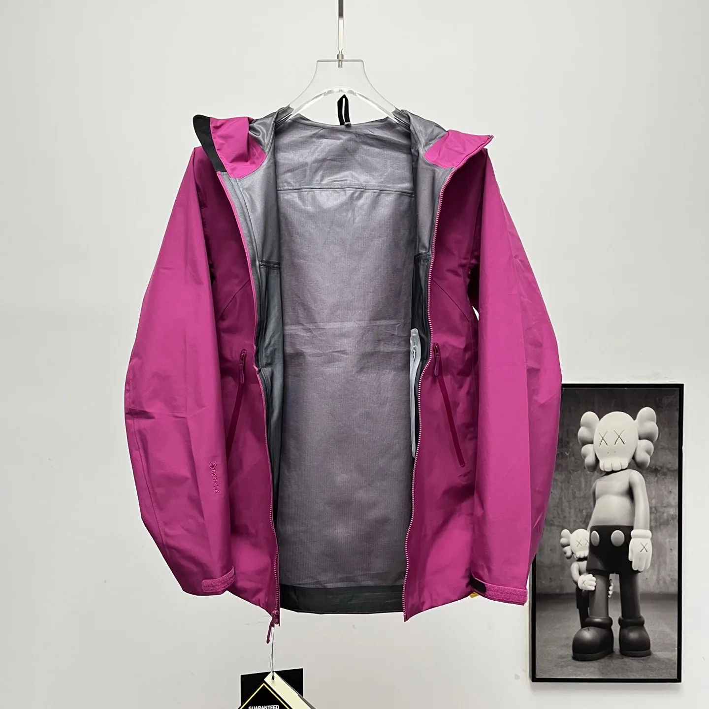 Beta GORE-TEX Lightweight Hooded Shell Jacket D36023941 — view 6