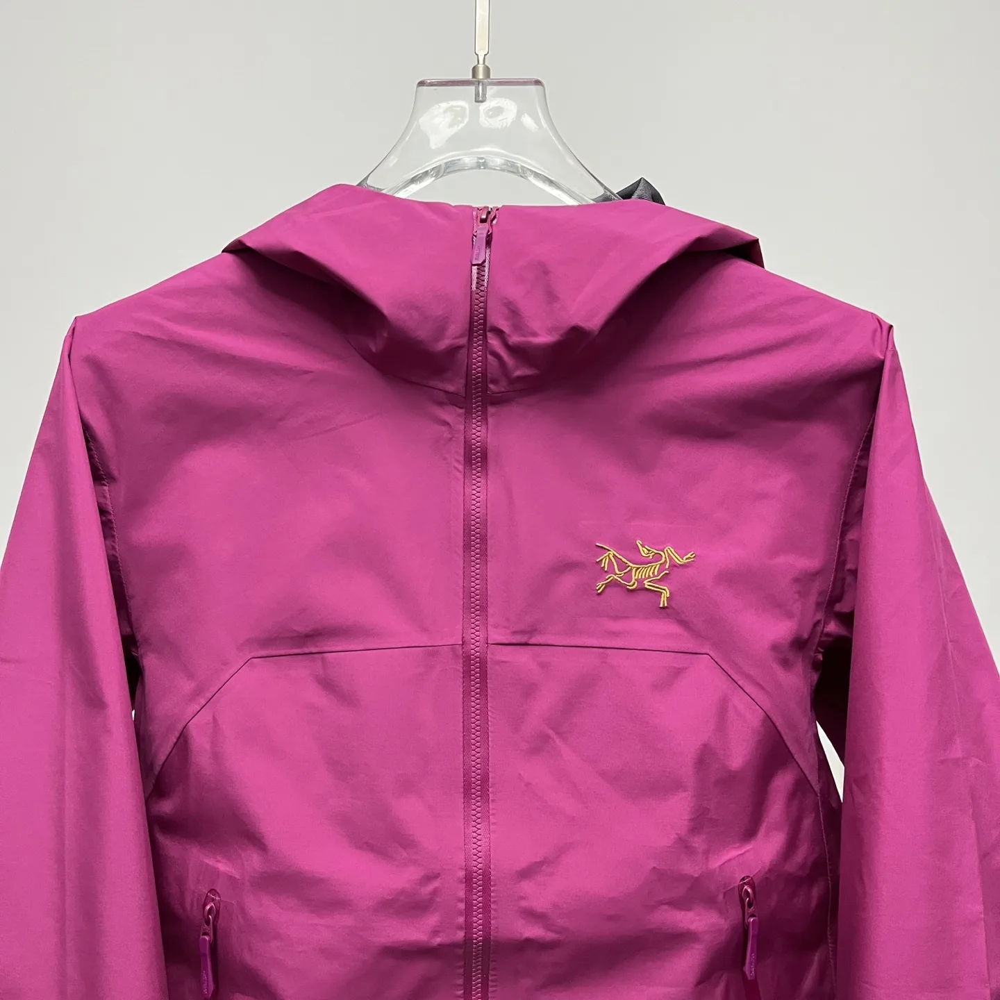 Beta GORE-TEX Lightweight Hooded Shell Jacket D36023941 — view 7