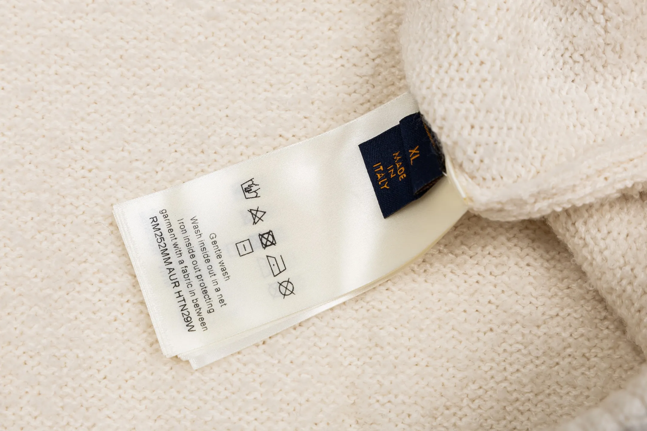 Logo Embroidery Zip-Up Wool Cardigan D36021115 — view 9