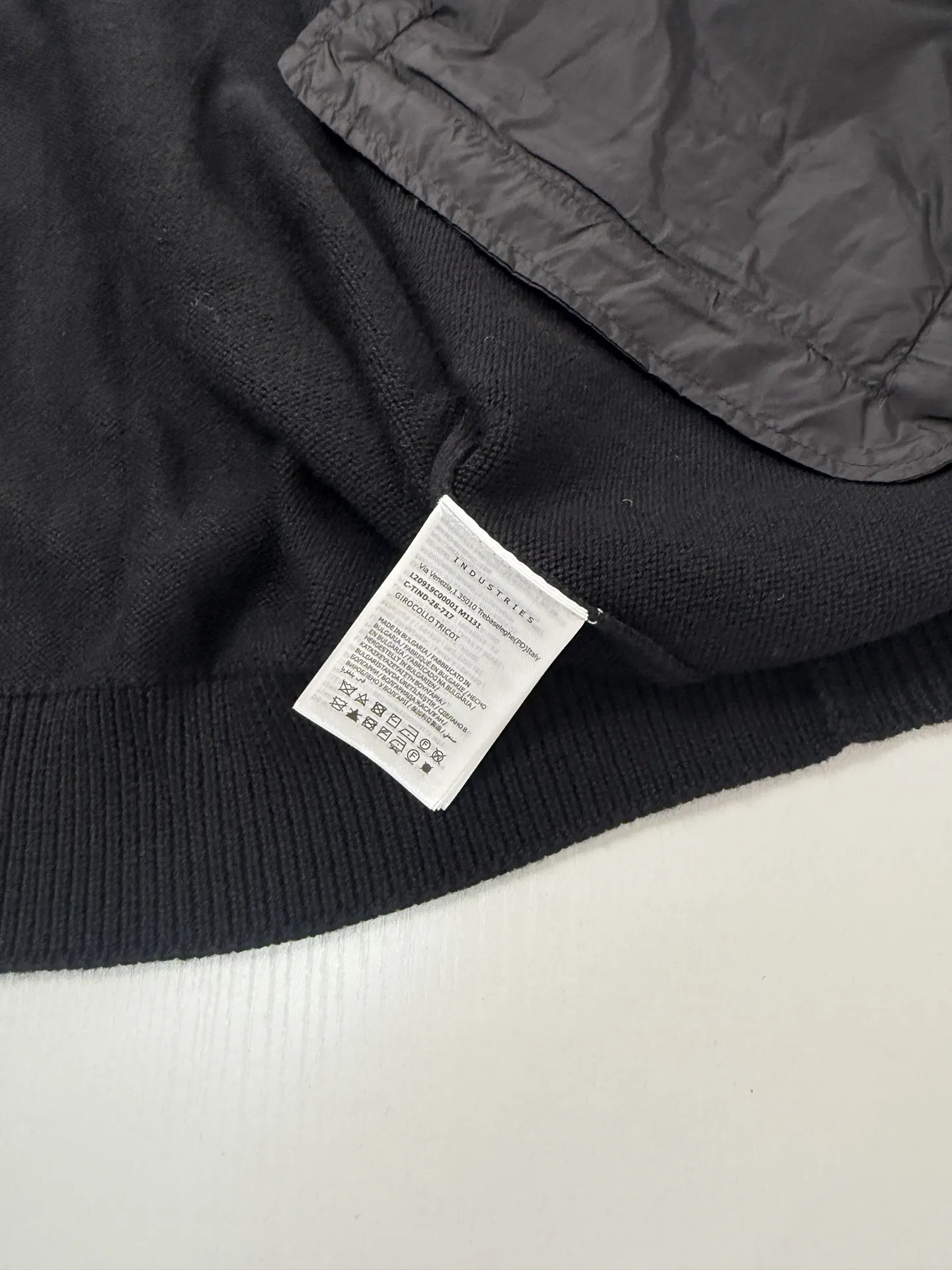 Nylon-Paneled Zip-Up Knit Cardigan D36021251 — view 10