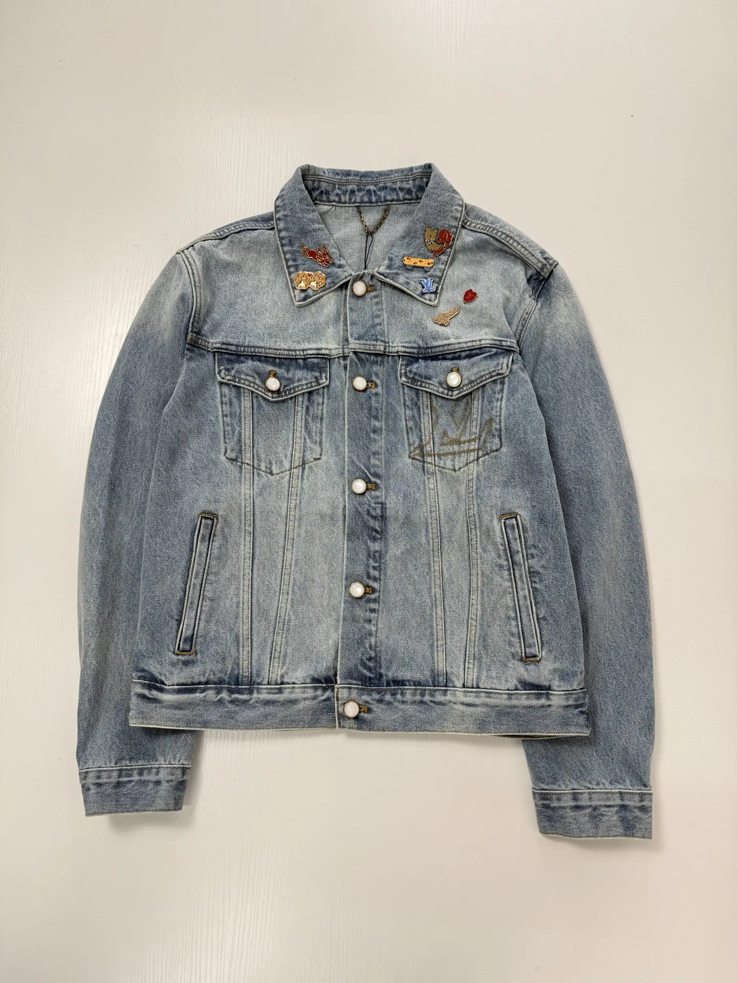 Embellished Badge Denim Trucker Jacket D37021225 — view 3