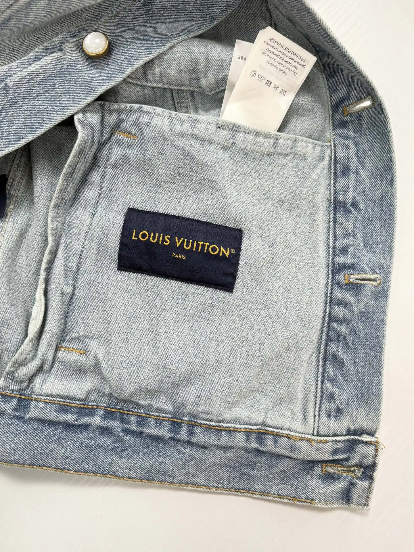 Embellished Badge Denim Trucker Jacket D37021225 — view 15
