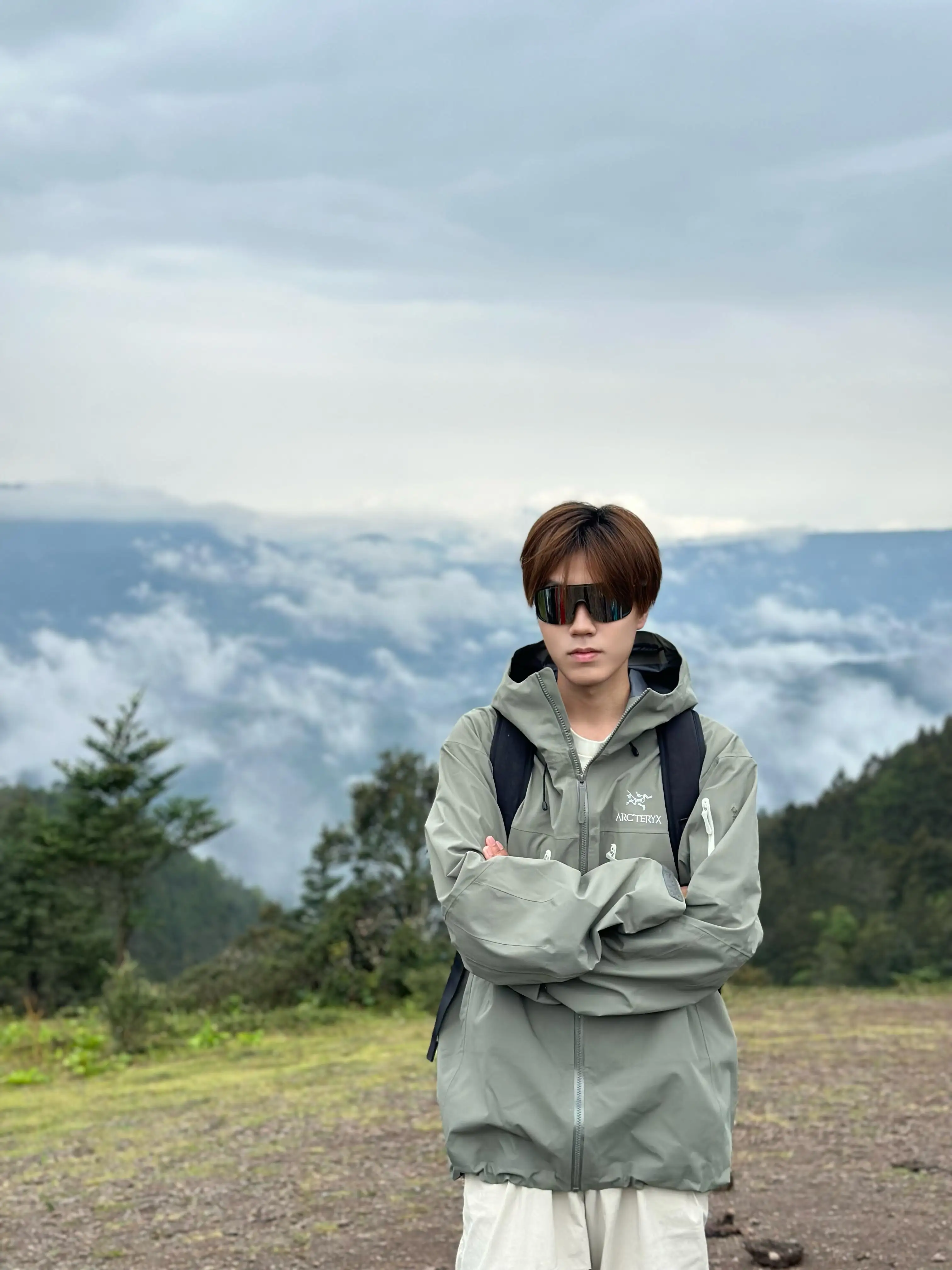 Alpha SV GORE-TEX Hooded Shell Jacket D38023955 — view 2