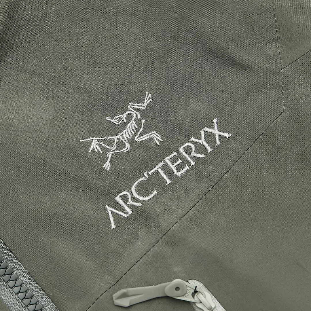 Alpha SV Hooded GORE-TEX Shell Jacket D38023956 — view 5