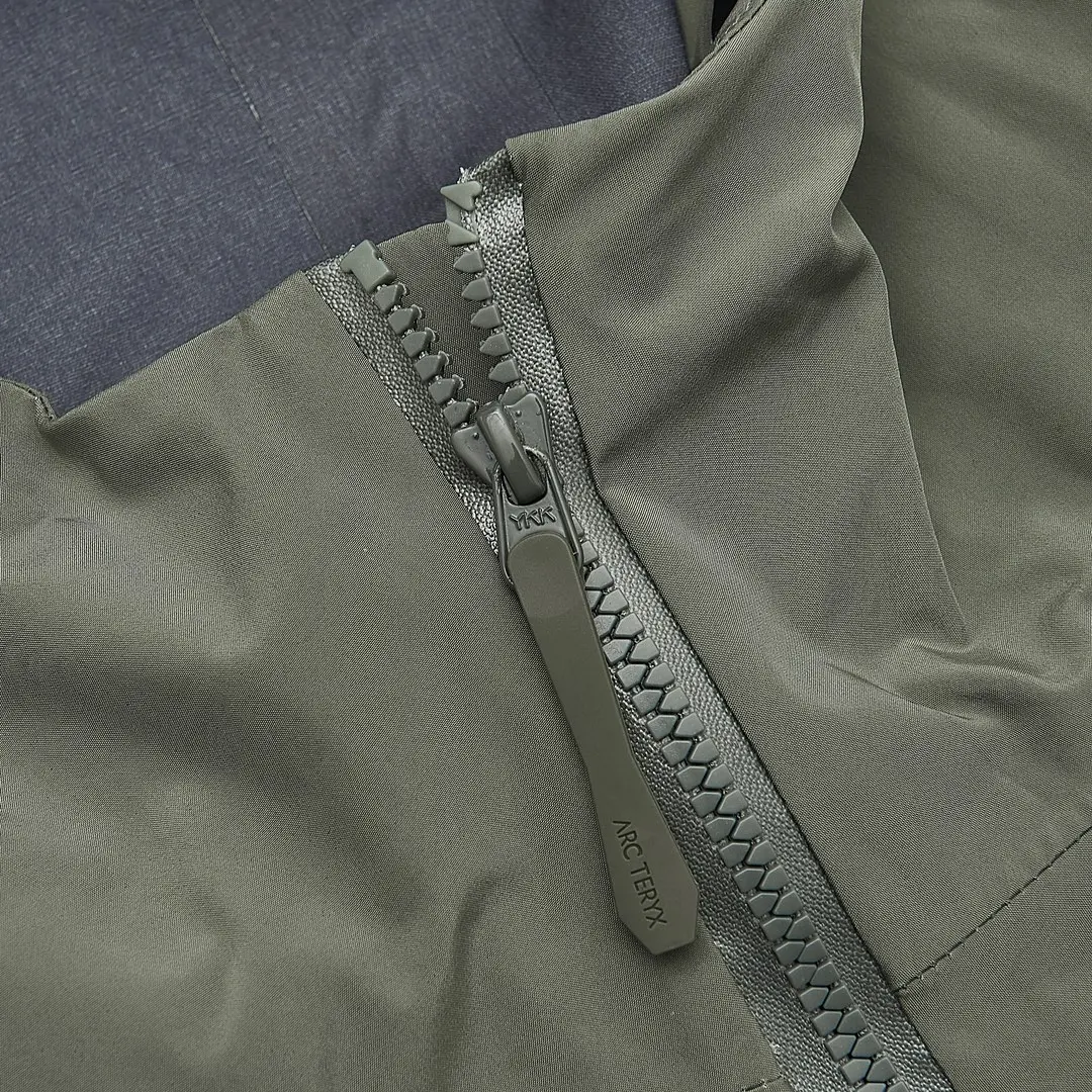 Alpha SV Hooded GORE-TEX Shell Jacket D38023956 — view 7