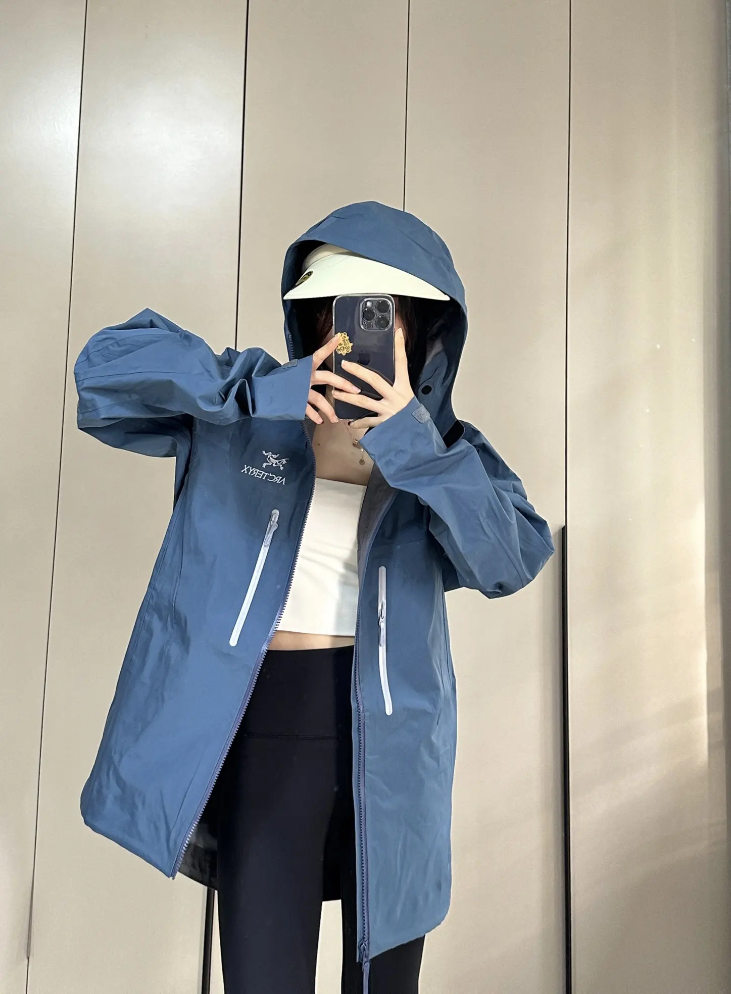 Alpha SV Hooded GORE-TEX Shell Jacket D38023947 — view 3