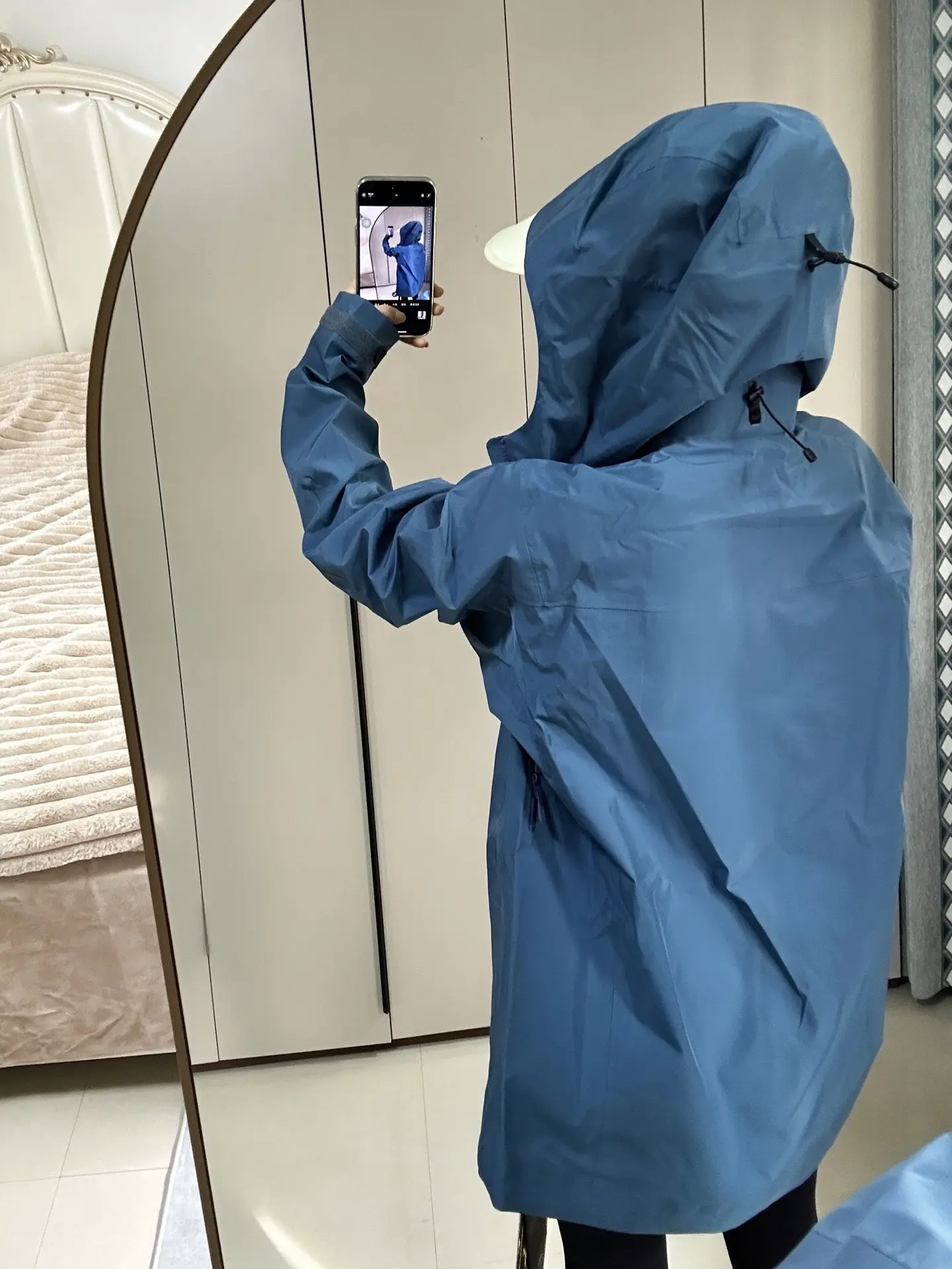 Alpha SV Hooded GORE-TEX Shell Jacket D38023947 — view 5