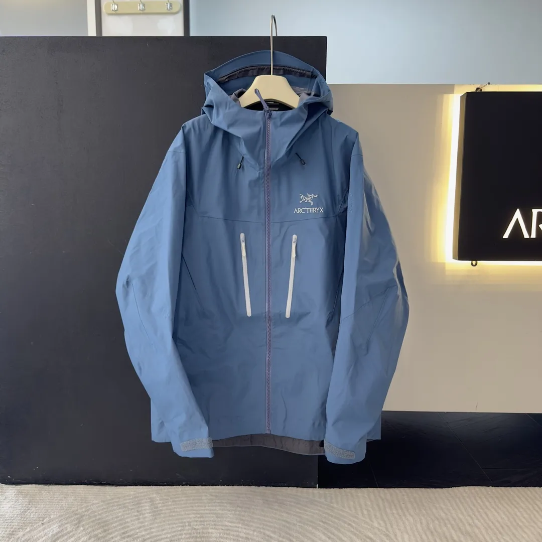 Alpha SV Hooded GORE-TEX Shell Jacket D38023948