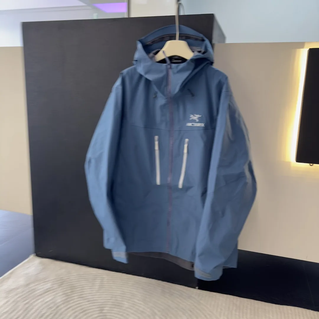 Alpha SV Hooded GORE-TEX Shell Jacket D38023948 — view 2