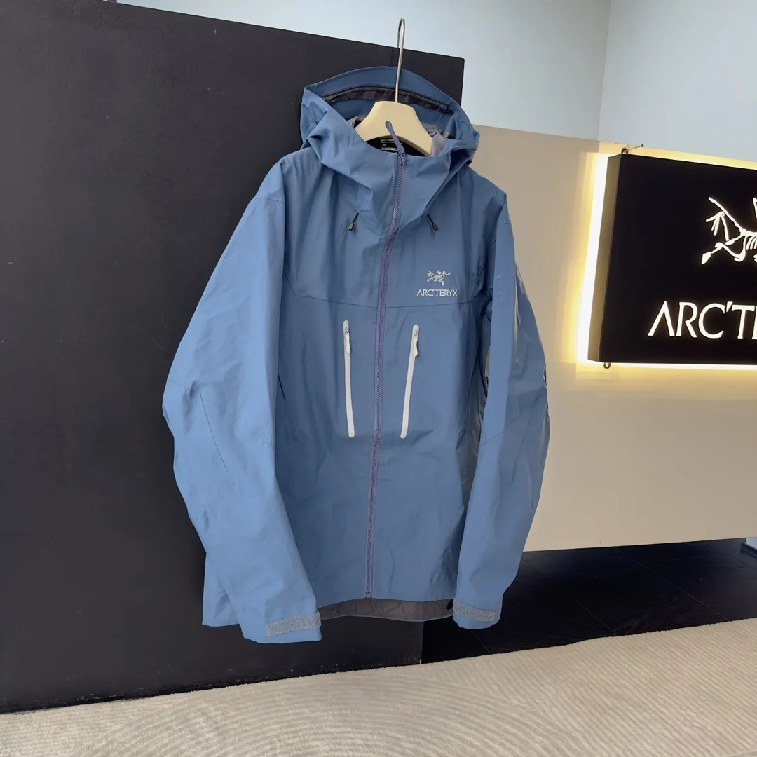 Alpha SV Hooded GORE-TEX Shell Jacket D38023948 — view 3