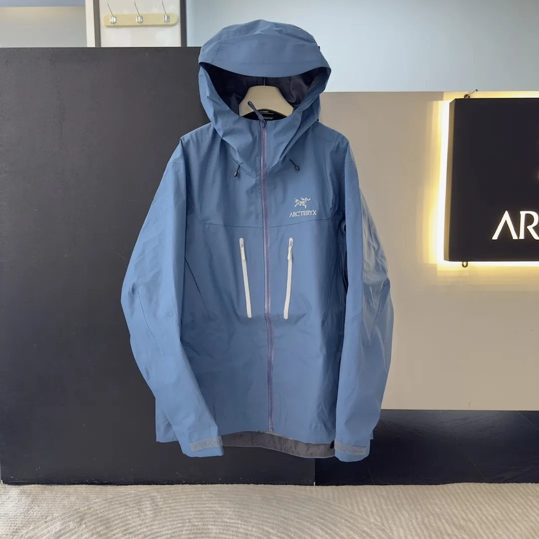 Alpha SV Hooded GORE-TEX Shell Jacket D38023948 — view 4