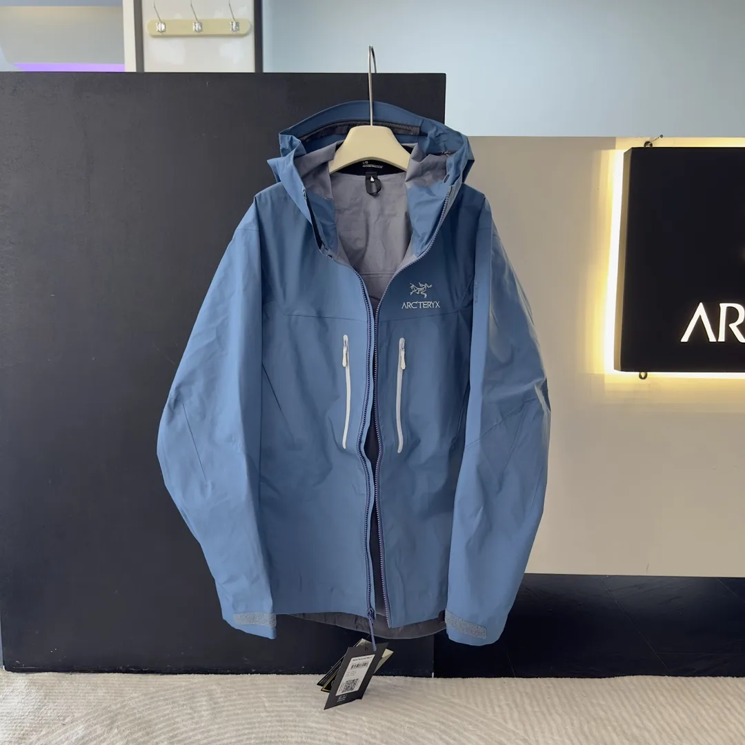 Alpha SV Hooded GORE-TEX Shell Jacket D38023948 — view 5