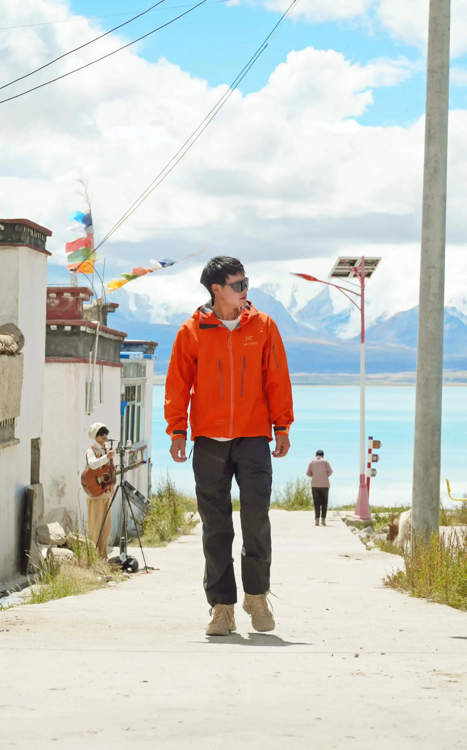 Alpha SV Hooded GORE-TEX Shell Jacket D38023950