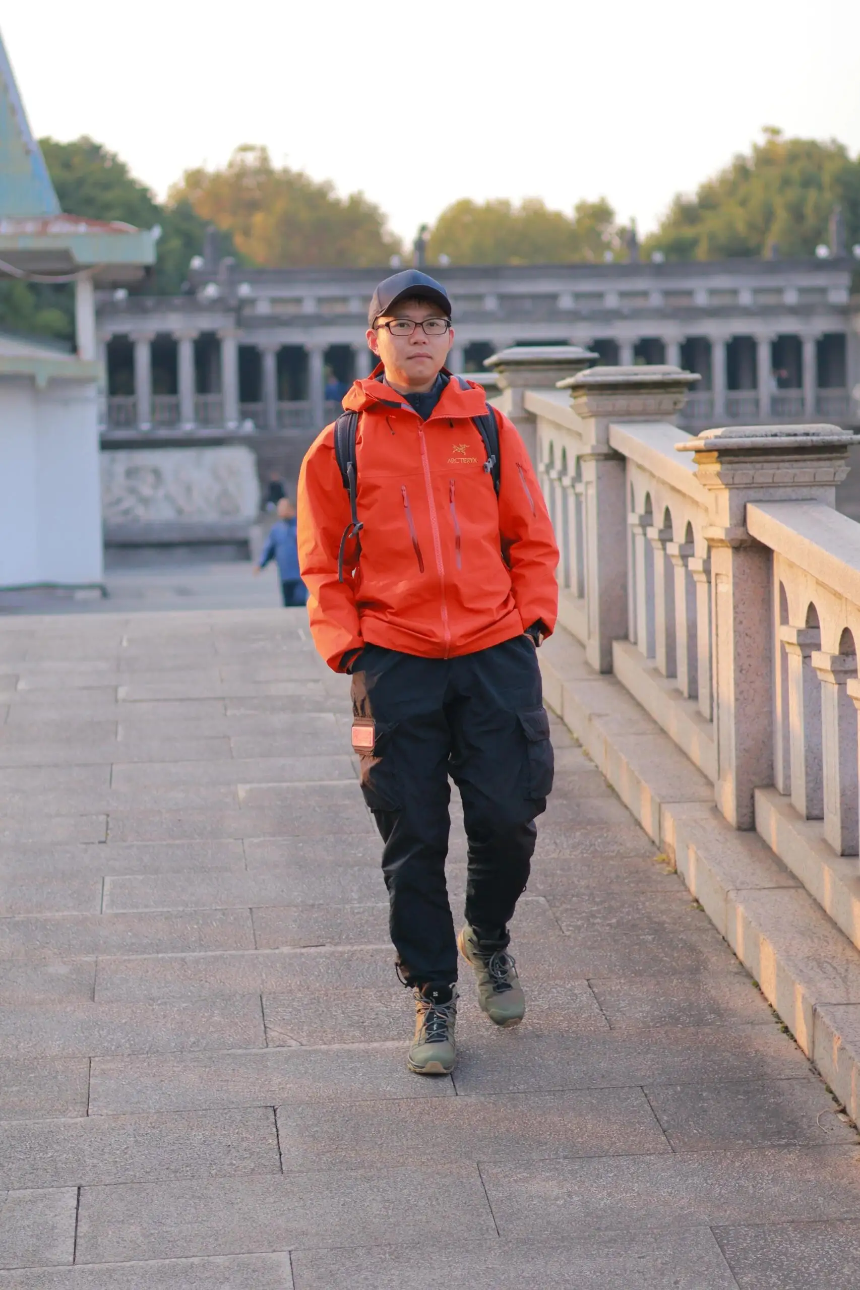 Alpha SV Hooded GORE-TEX Shell Jacket D38023950 — view 2