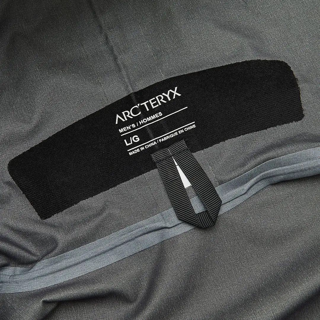 Alpha SV Hooded GORE-TEX Shell Jacket D38023952 — view 4