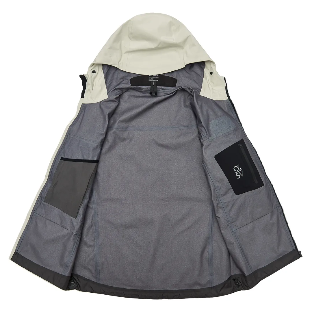 Alpha SV Hooded GORE-TEX Shell Jacket D38023954 — view 2