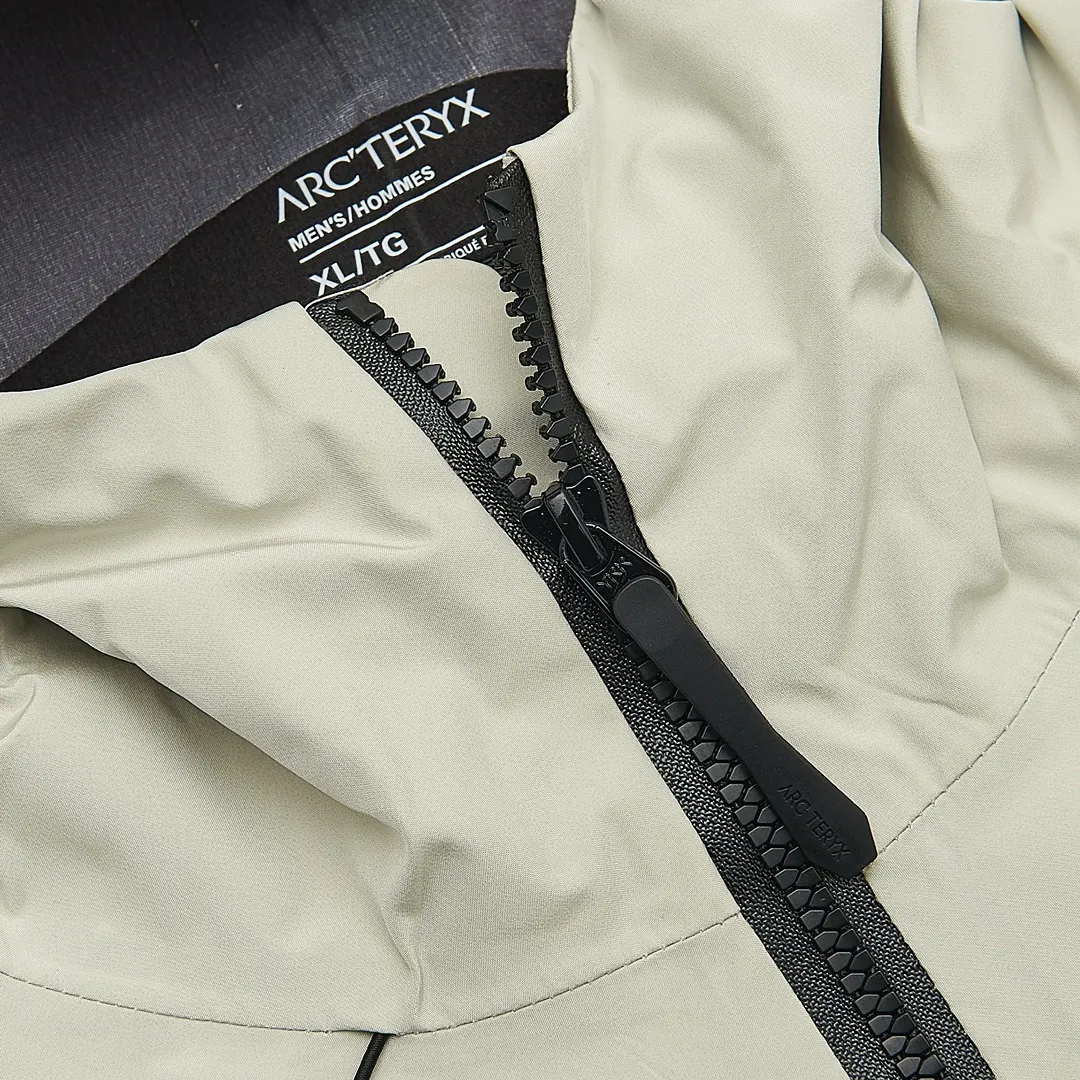 Alpha SV Hooded GORE-TEX Shell Jacket D38023954 — view 7