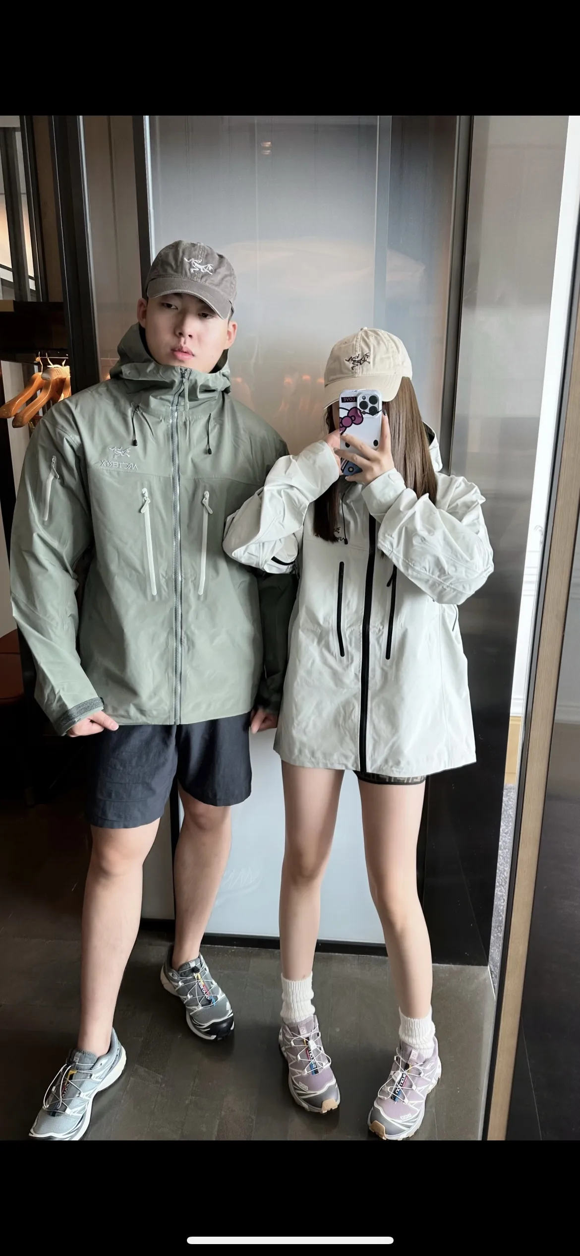 Alpha SV Hooded GORE-TEX Shell Jacket D38023953 — view 2