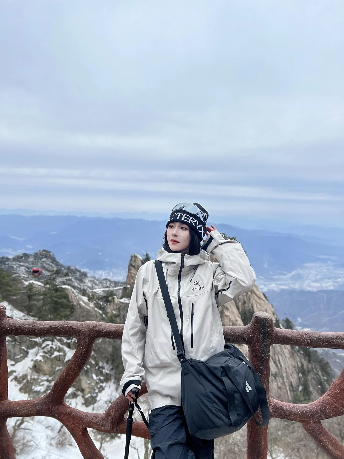 Alpha SV Hooded GORE-TEX Shell Jacket D38023953 — view 5