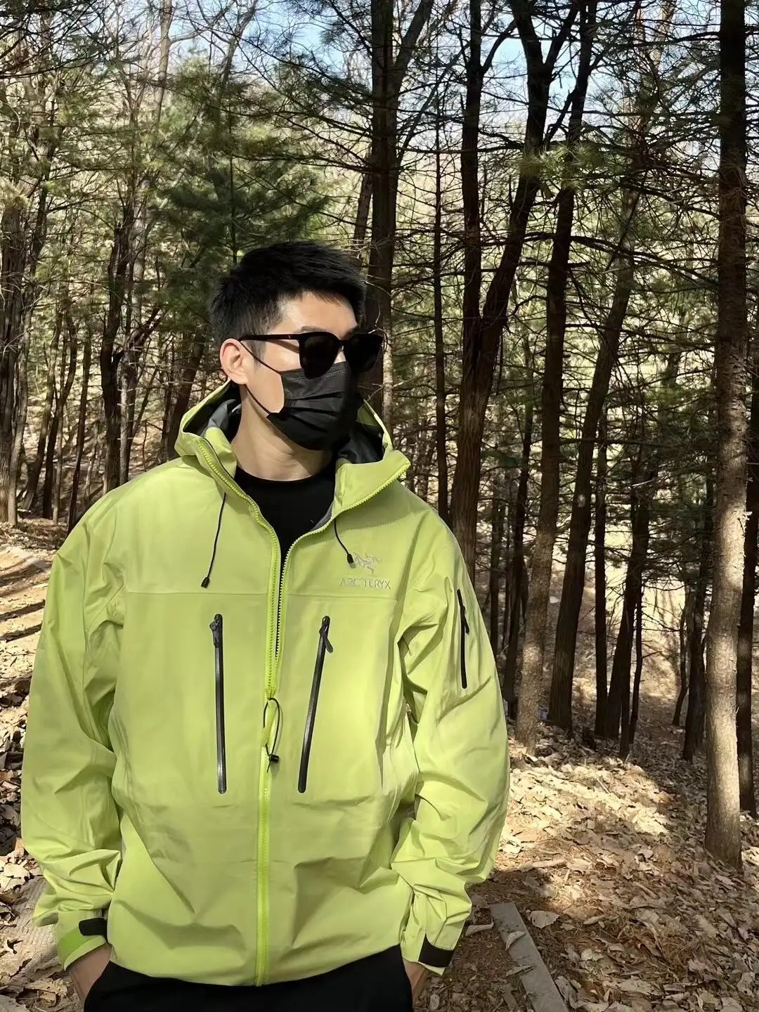 Alpha SV Hooded GORE-TEX Shell Jacket D38023944 — view 5