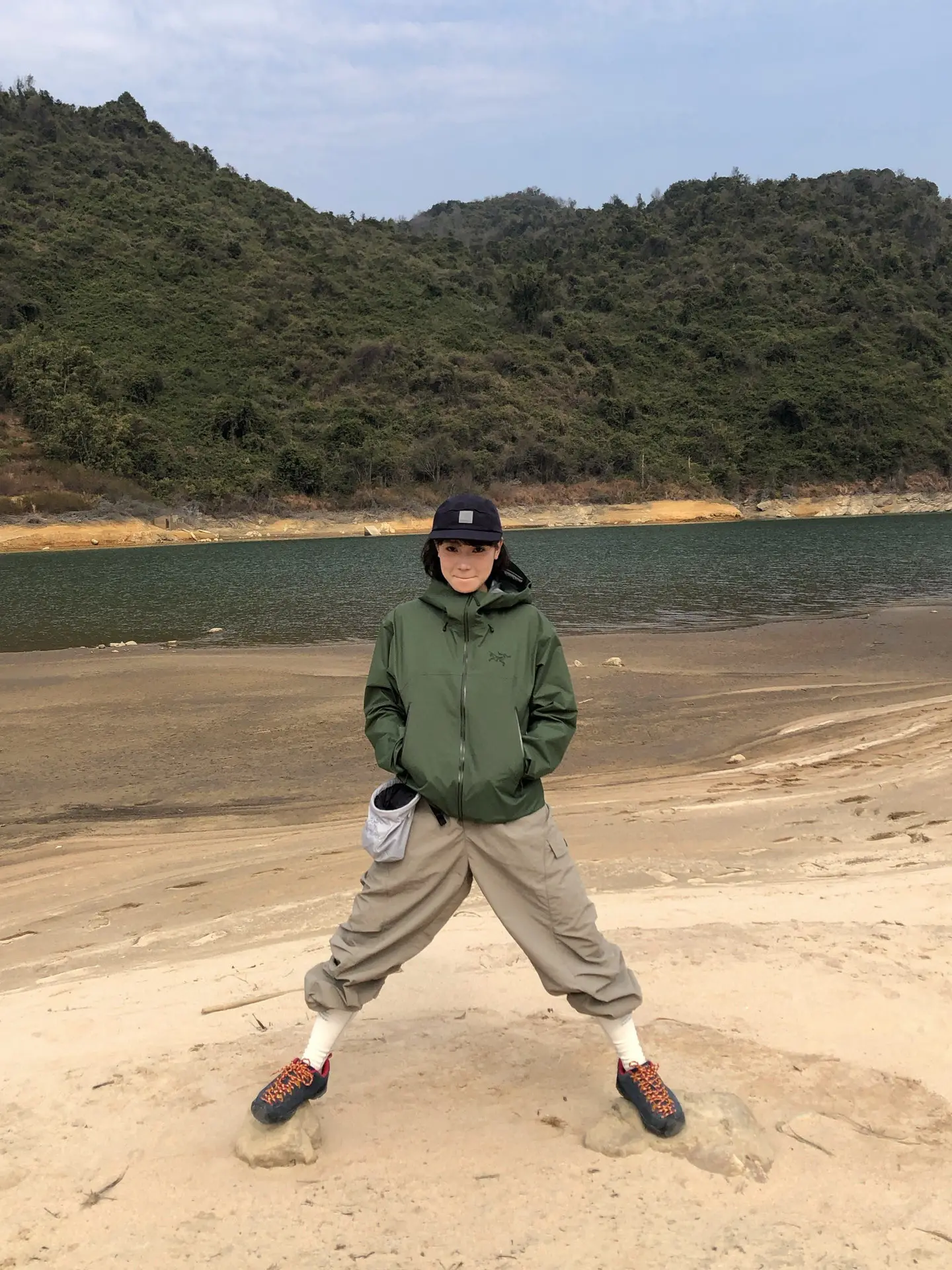 Beta SL GORE-TEX Hooded Shell Jacket D38024109 — view 3