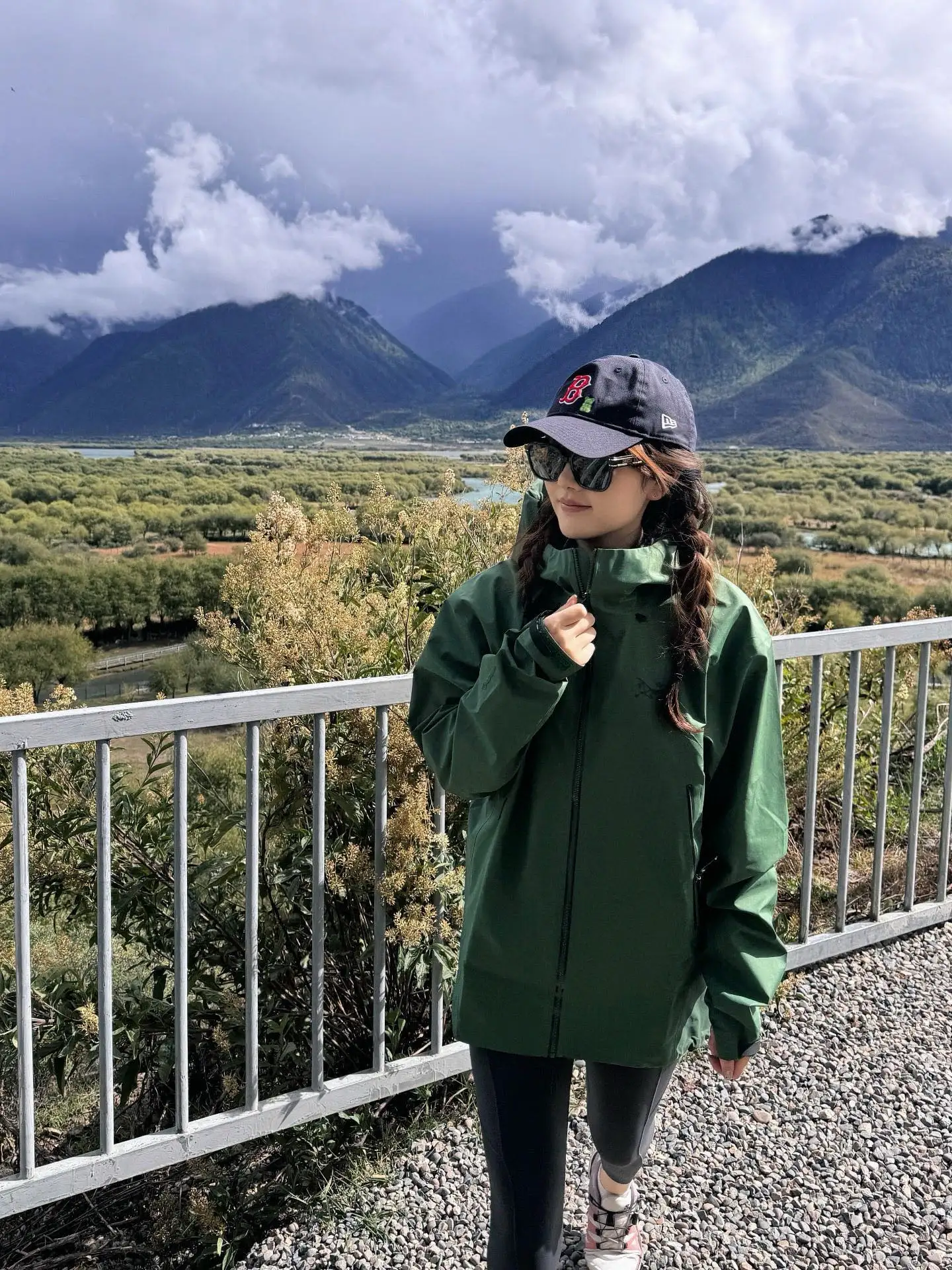 Beta SL GORE-TEX Hooded Shell Jacket D38024109 — view 4