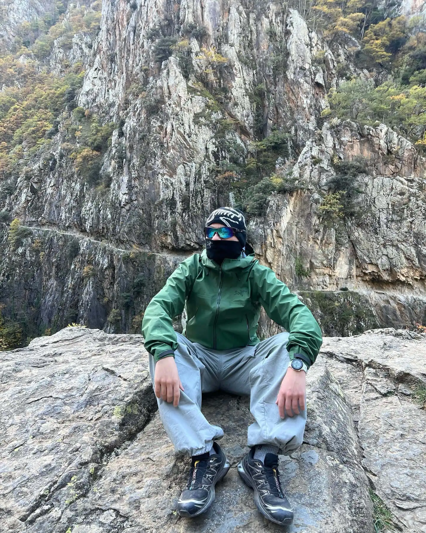 Beta SL GORE-TEX Hooded Shell Jacket D38024109 — view 5
