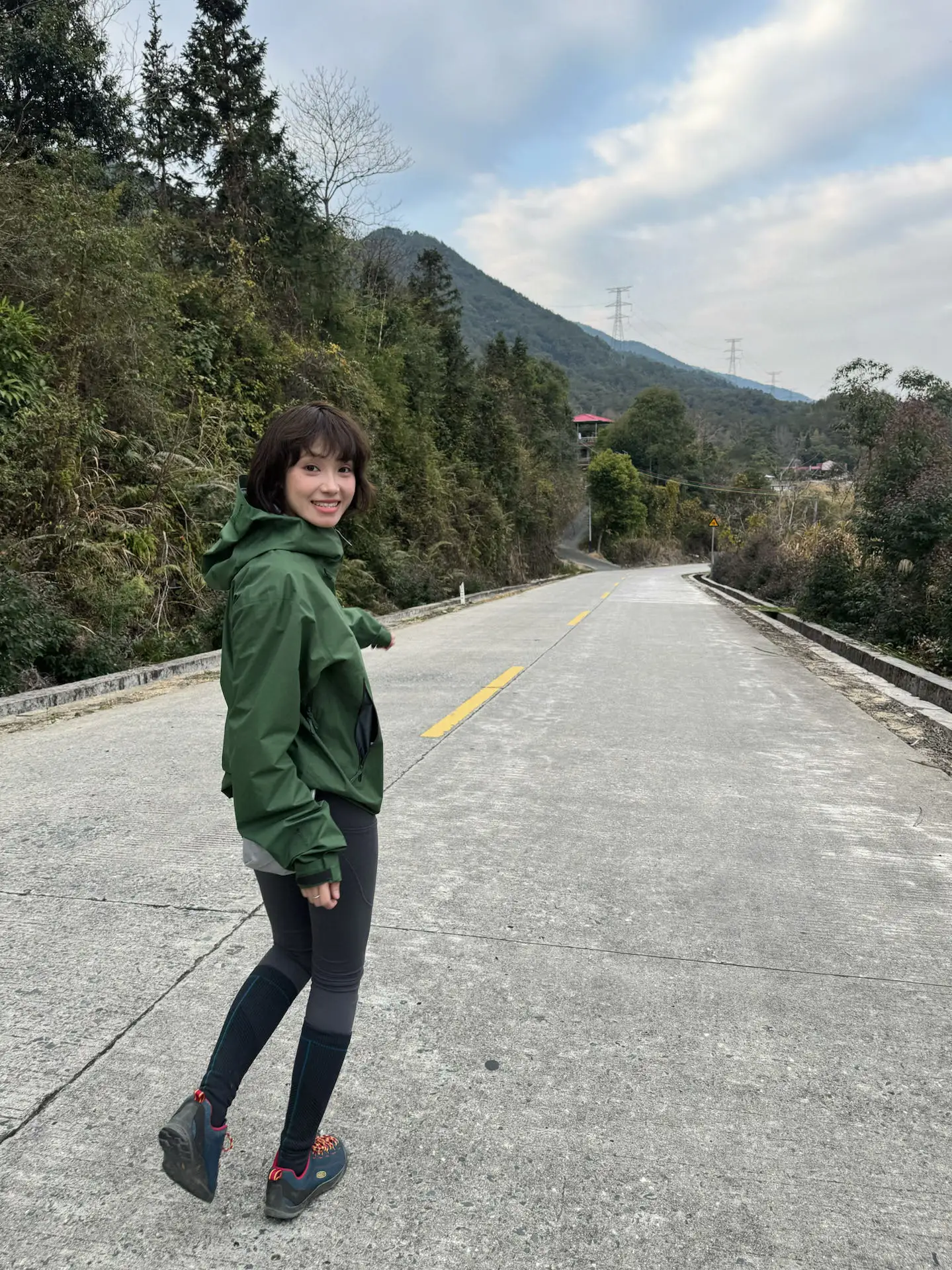 Beta SL GORE-TEX Hooded Shell Jacket D38024109 — view 8