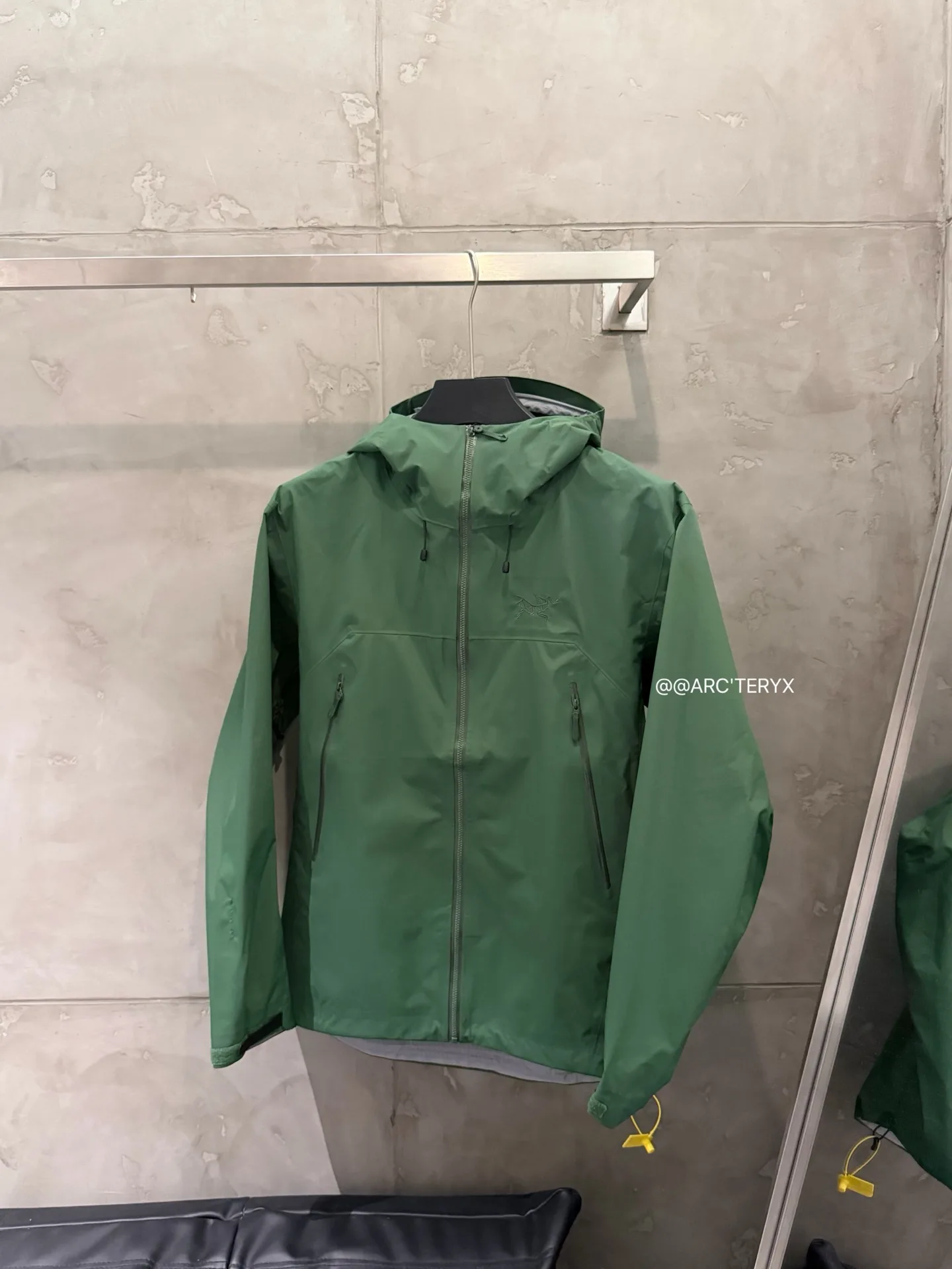 Beta SL GORE-TEX Hooded Shell Jacket D38024110