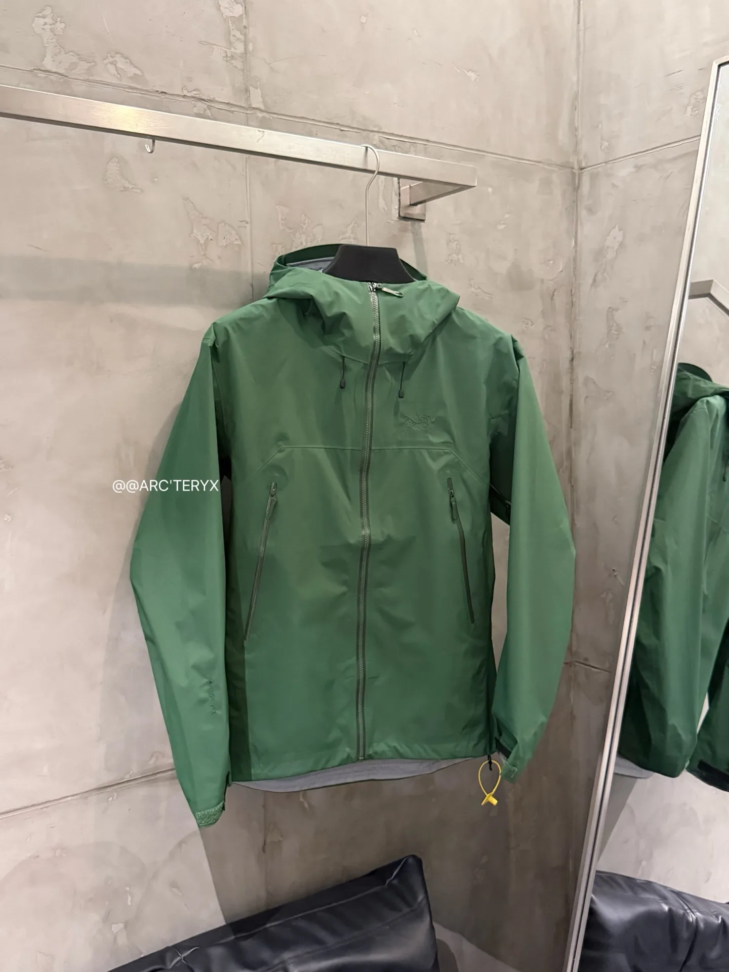 Beta SL GORE-TEX Hooded Shell Jacket D38024110 — view 2