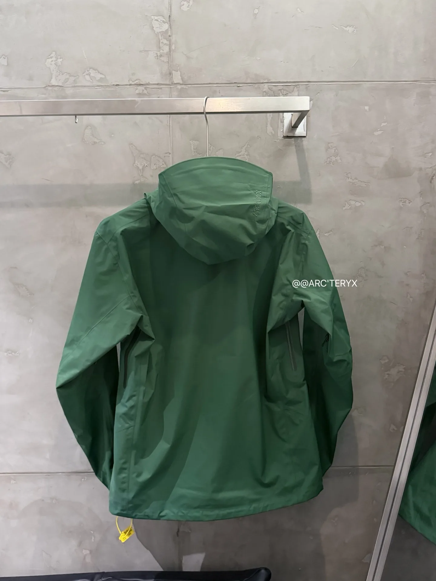 Beta SL GORE-TEX Hooded Shell Jacket D38024110 — view 3