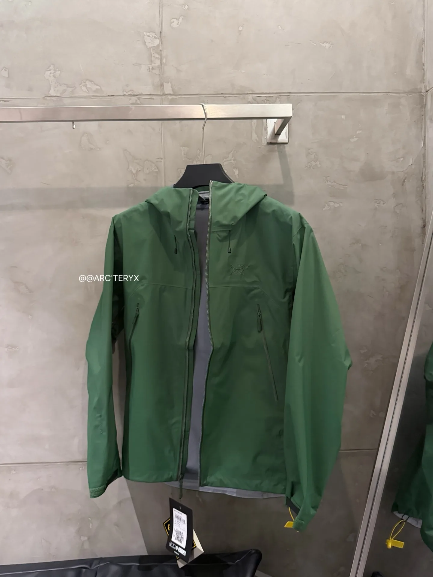 Beta SL GORE-TEX Hooded Shell Jacket D38024110 — view 4