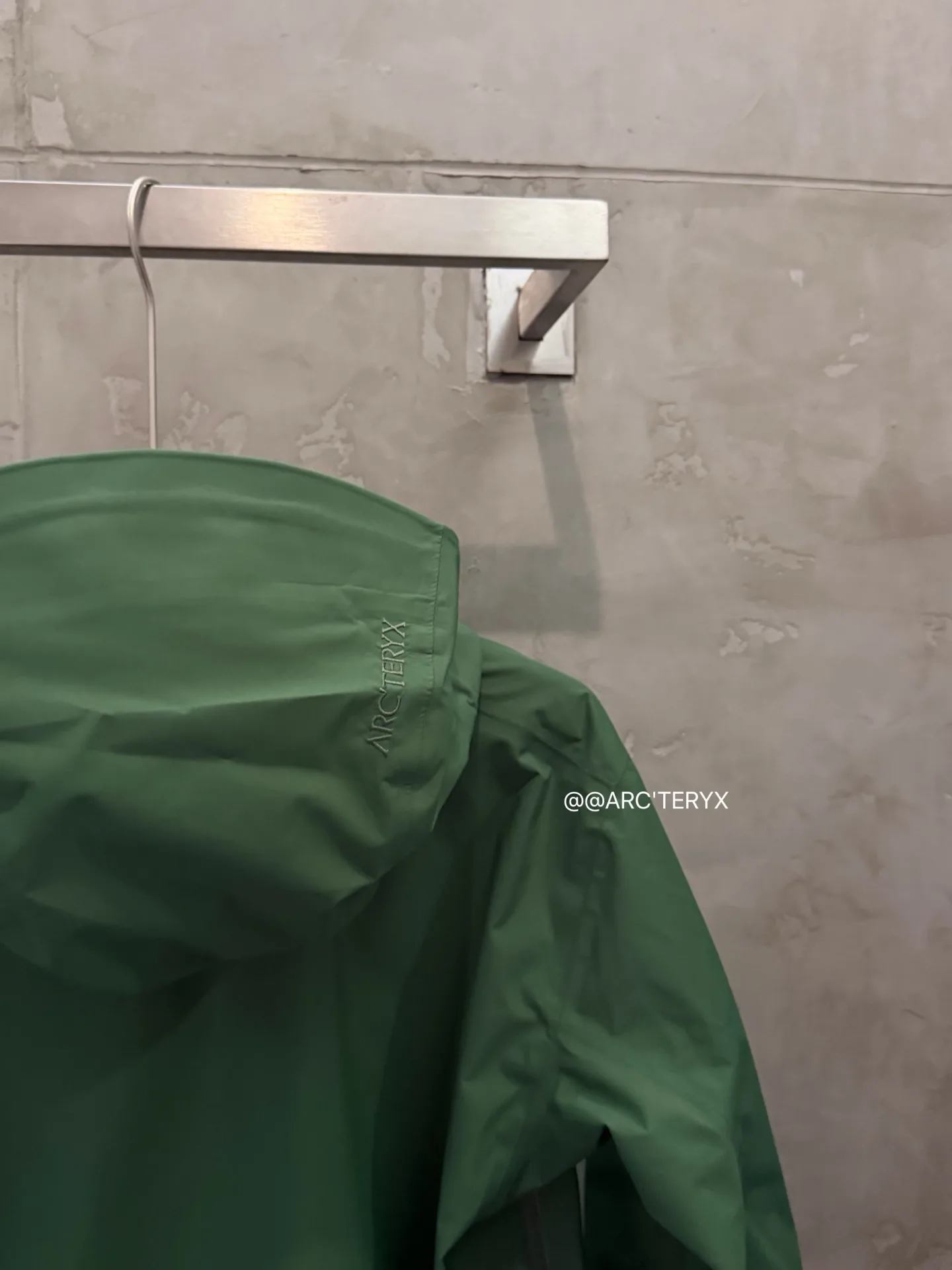 Beta SL GORE-TEX Hooded Shell Jacket D38024110 — view 7