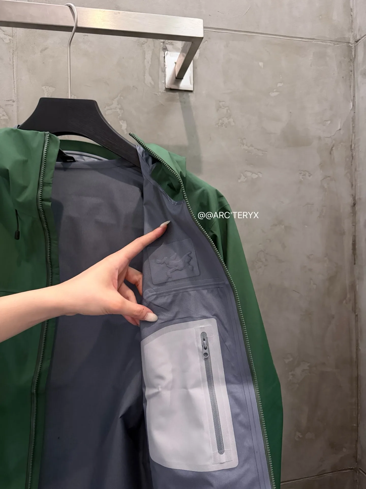 Beta SL GORE-TEX Hooded Shell Jacket D38024110 — view 8