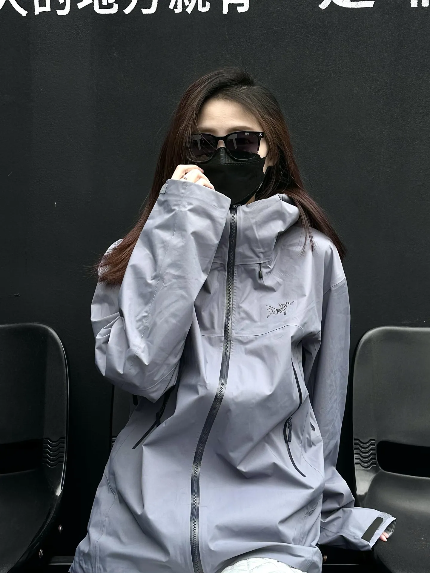 Beta SL GORE-TEX Hooded Shell Jacket D38024111 — view 2