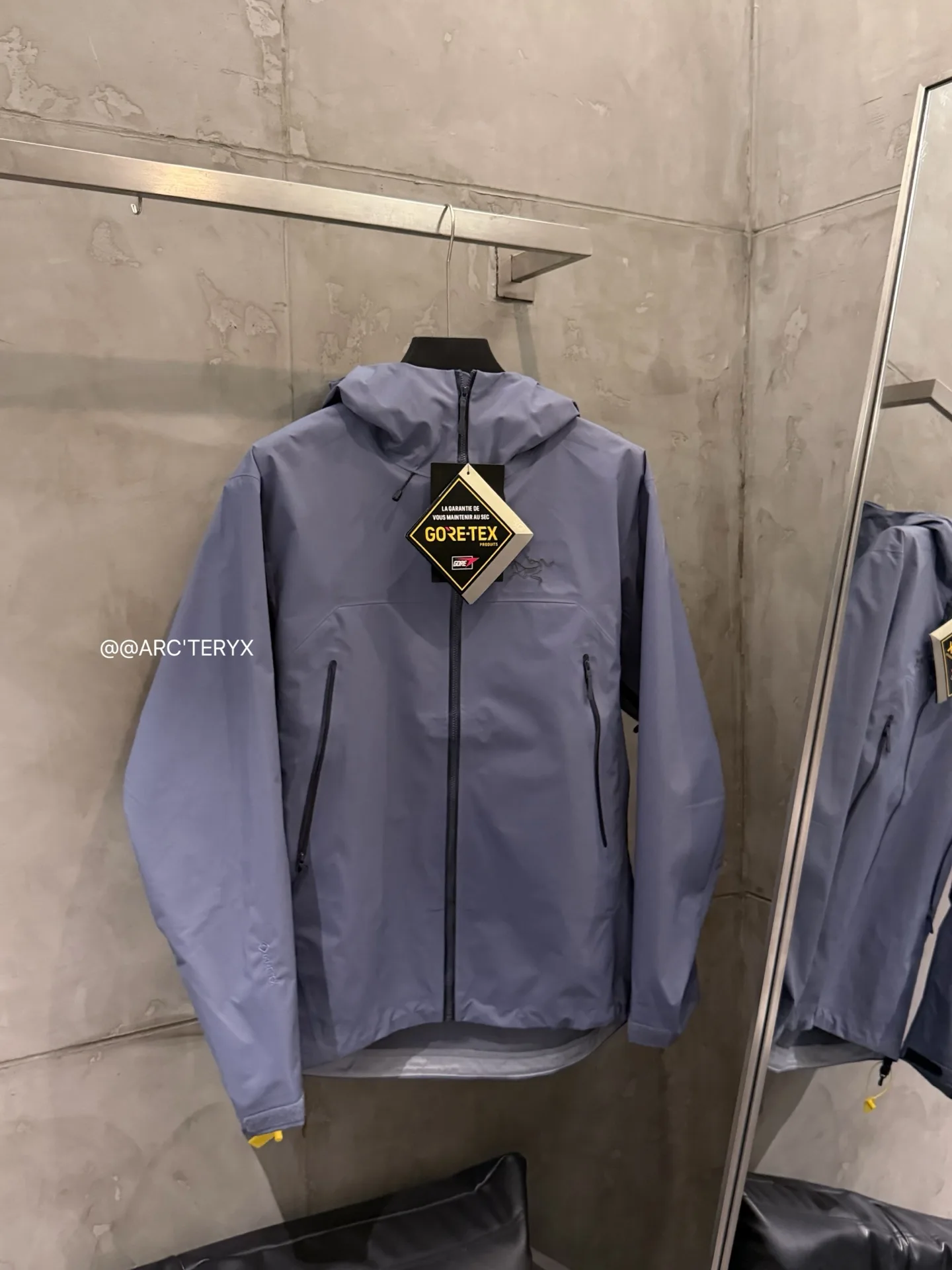 Beta SL GORE-TEX Hooded Shell Jacket D38024112 — view 2