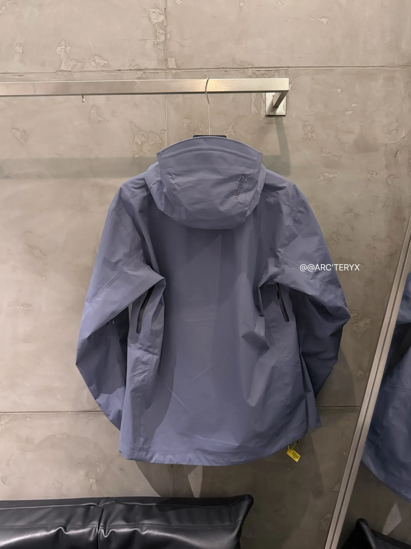 Beta SL GORE-TEX Hooded Shell Jacket D38024112 — view 3