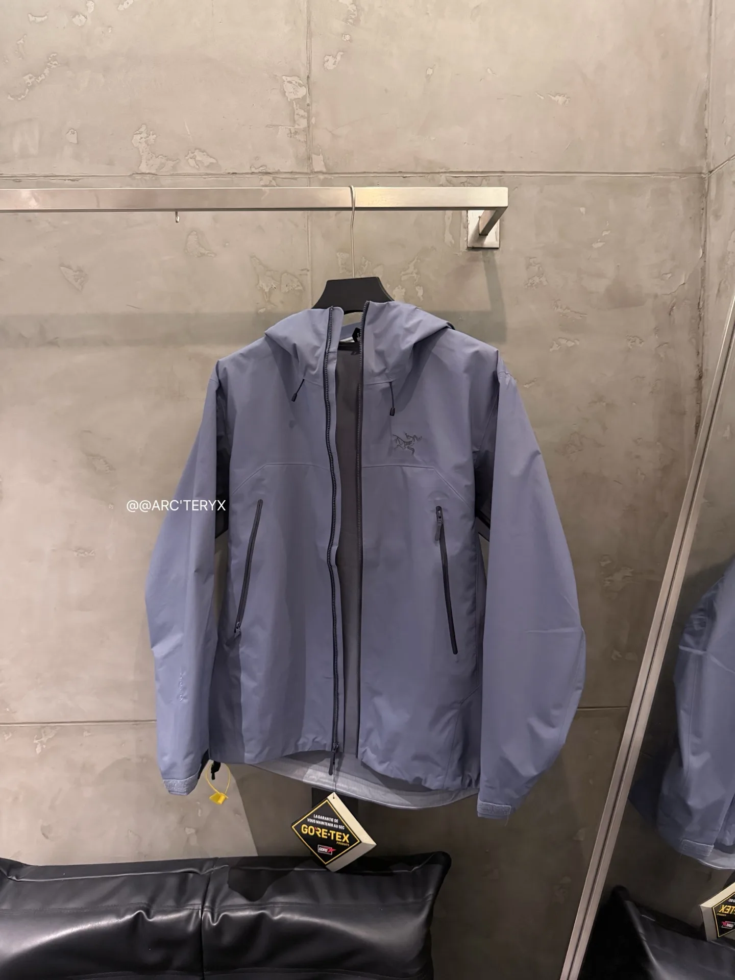 Beta SL GORE-TEX Hooded Shell Jacket D38024112 — view 4