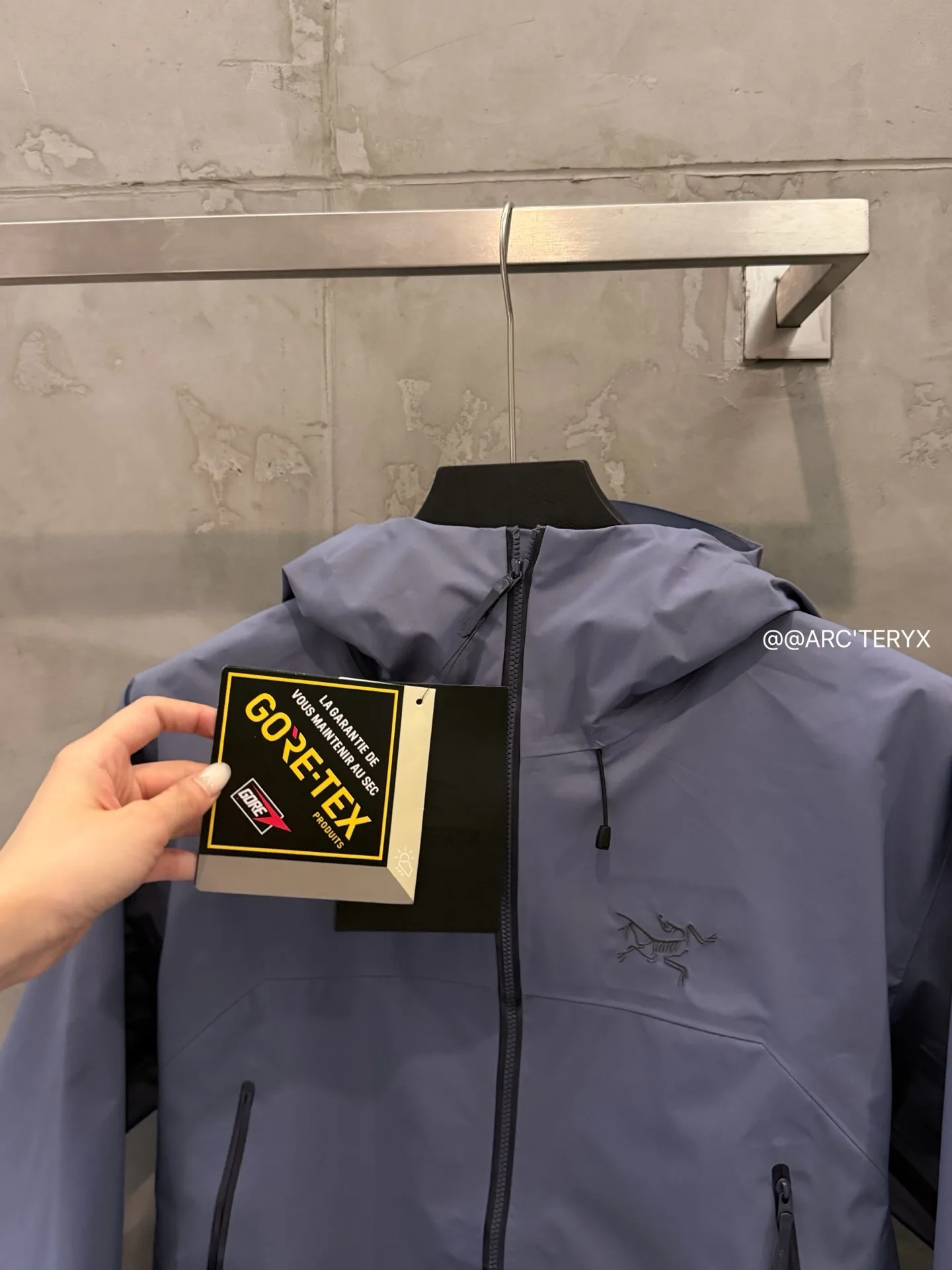 Beta SL GORE-TEX Hooded Shell Jacket D38024112 — view 6