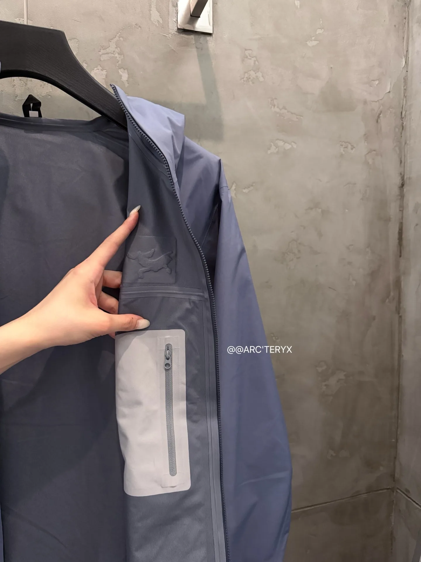 Beta SL GORE-TEX Hooded Shell Jacket D38024112 — view 10