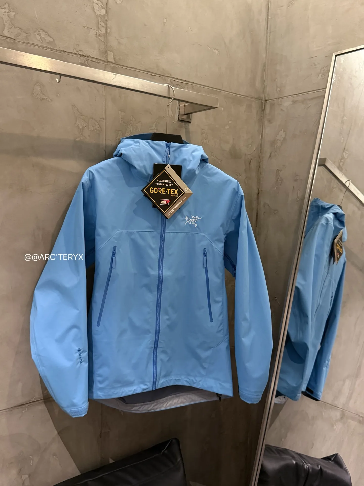 Beta SL GORE-TEX Hooded Shell Jacket D38024098 — view 2