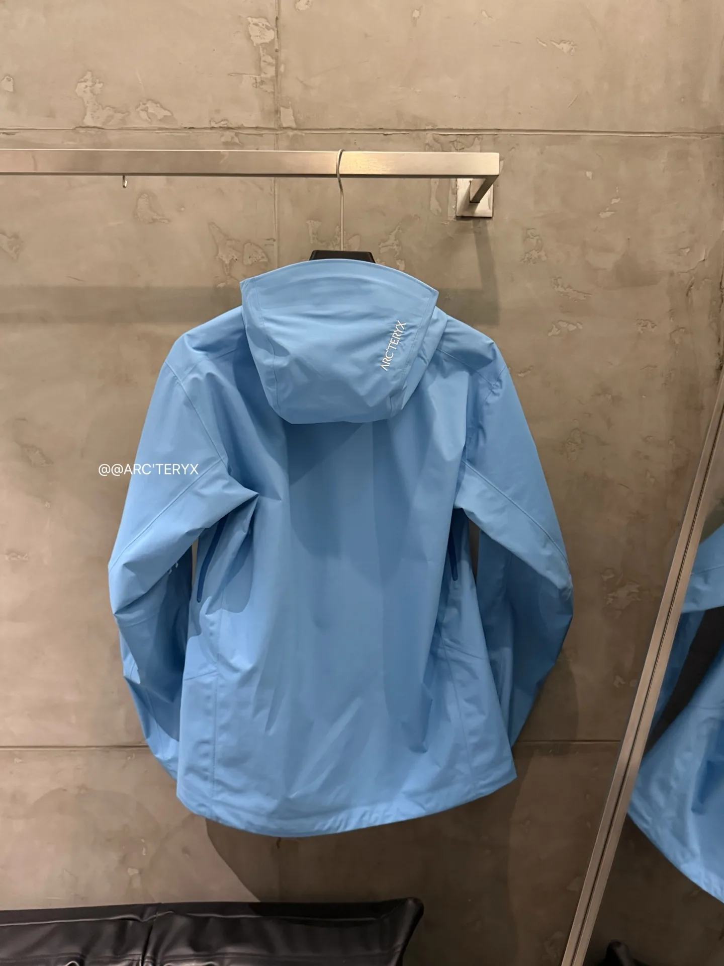 Beta SL GORE-TEX Hooded Shell Jacket D38024098 — view 3
