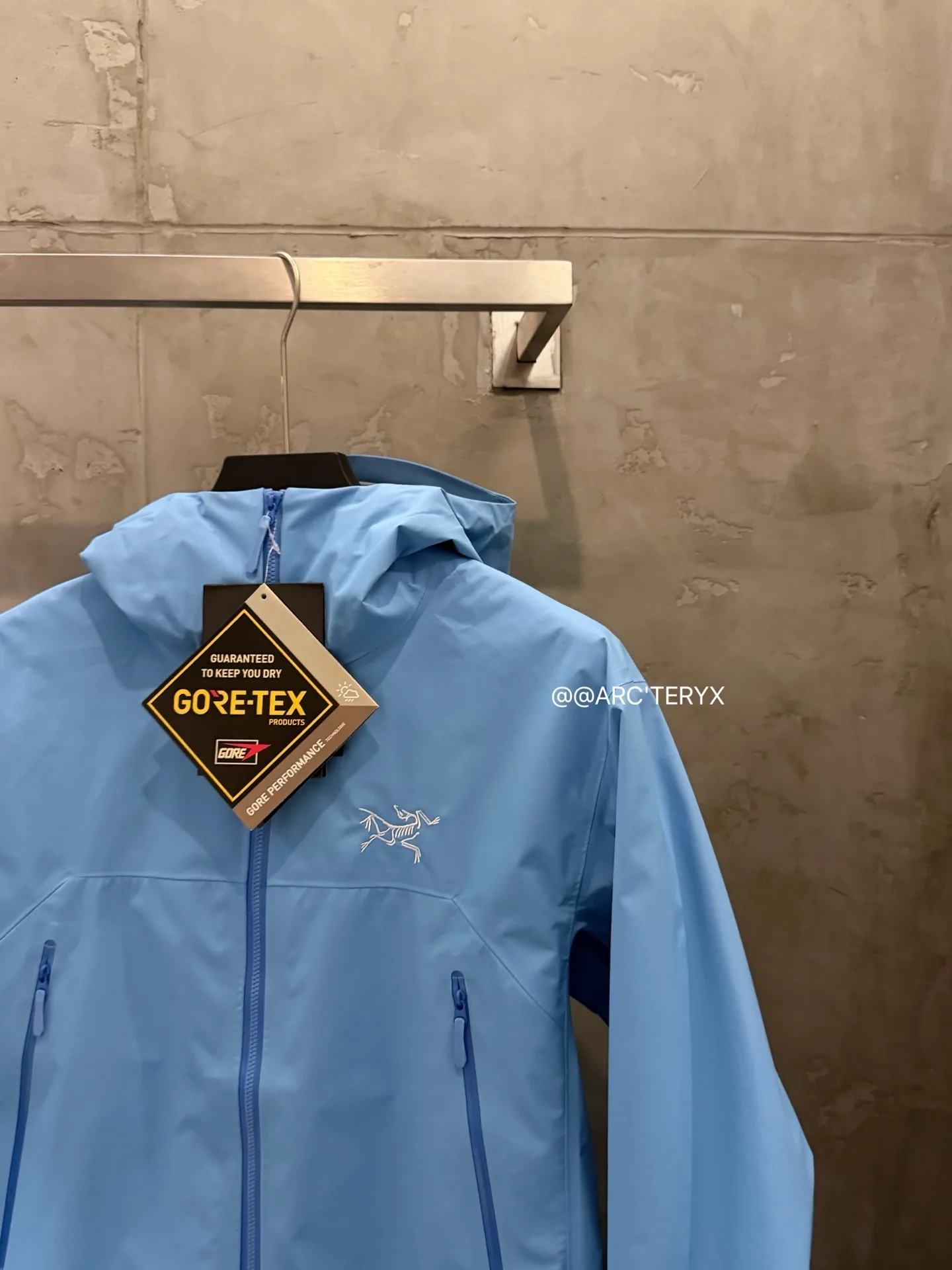 Beta SL GORE-TEX Hooded Shell Jacket D38024098 — view 4