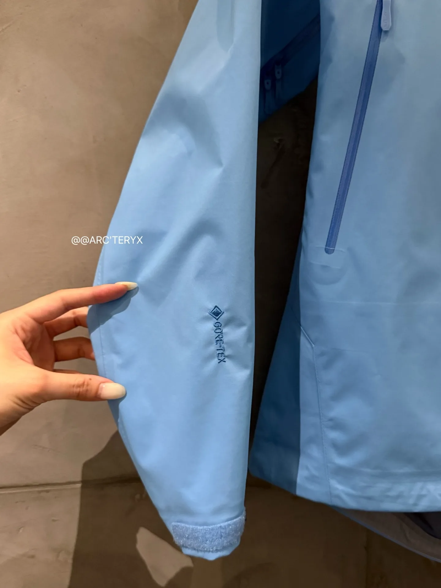 Beta SL GORE-TEX Hooded Shell Jacket D38024098 — view 5